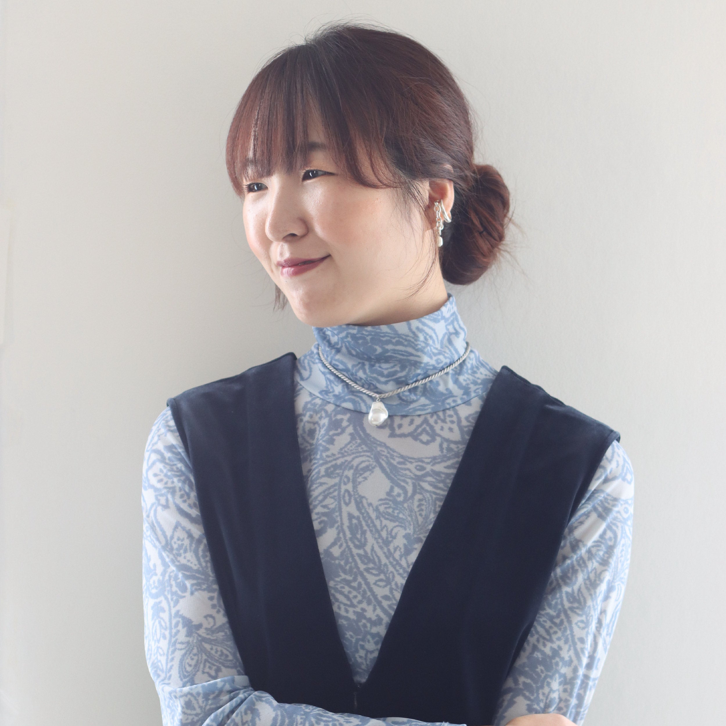 お洒落なねじりお団子アレンジ – mod's hair styling tools